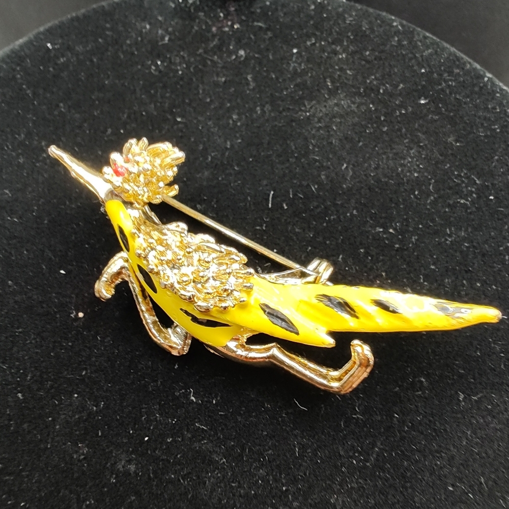 Rare Vintage Gold Tone, Rhinestone and Yellow Enamel Road Runner Pin